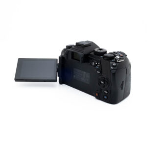 Olympus E-M1 II 4741-3 Nikon Nikkor Z MC 105mm f/2.8 VR S (Kunto K5) - Käytetty -objektiivi näkyy valkoisella pohjalla, jossa korostuvat objektiivin takaosa, painikkeet ja säätimet.