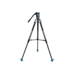 Sirui_SVT75SVH15_001 Sirui SVT-75 Pro Videojalusta Sirui SVH15 Pro Videopäällä, mustana ja sinisenä, seisoo täysin ulosvedettynä kahvalla ja ulosvedettävillä jaloilla valkoisella pohjalla.