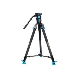 Sirui_SVT75SVH15_002 Sirui SVT-75 Pro Videojalusta + Sirui SVH15 Pro Videopäässä on kolme mustaa jalkaa, siniset aksentit ja säädettävä kahva, jotka kaikki näkyvät valkoisella pohjalla.