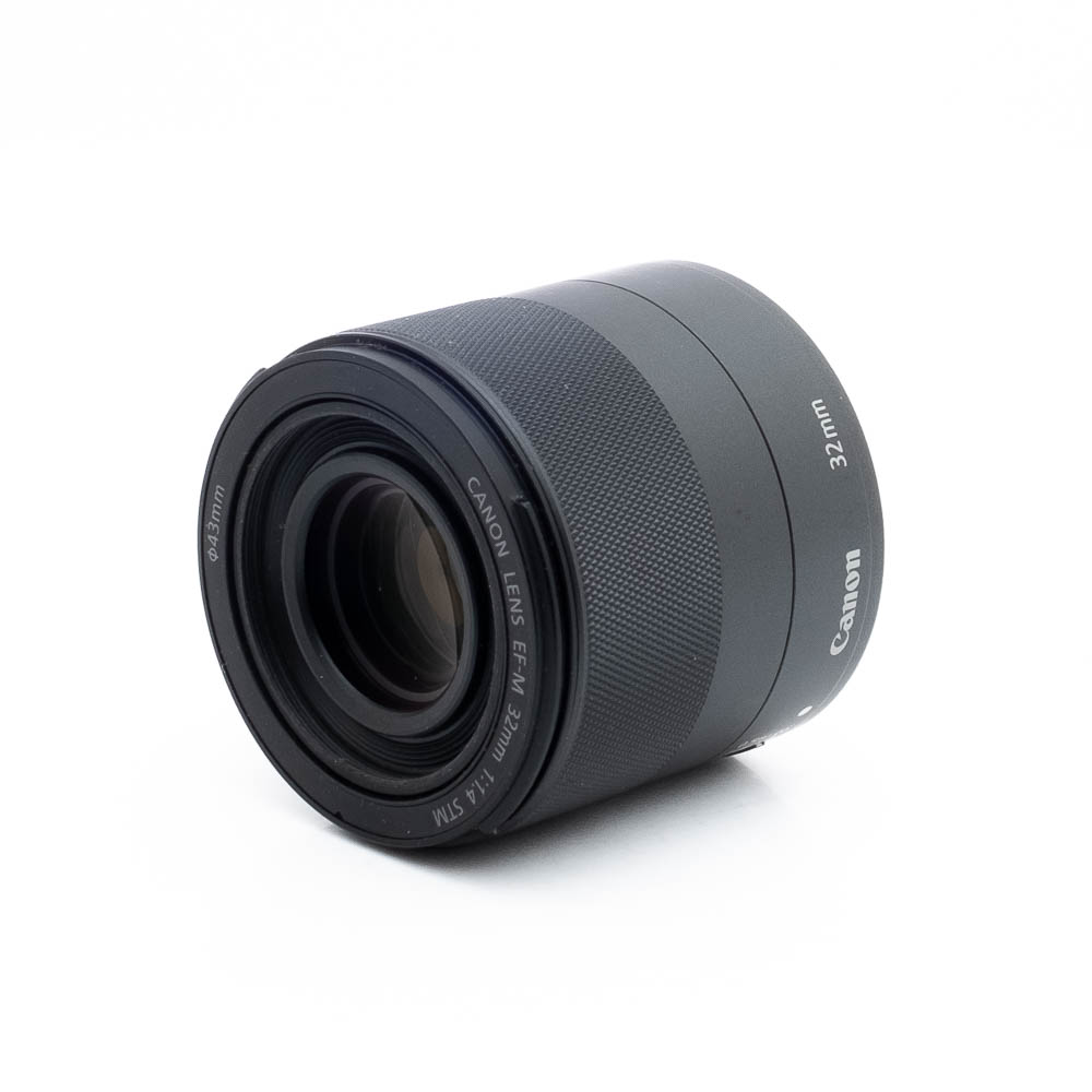 Canon EF-M 32mm f14 STM-2 Canon EF-M 32mm f/1.4 STM (sis.ALV24%) - Käytetty
