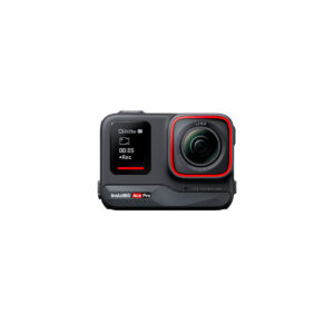 Insta360_Acepro_002 The front of the Insta360 Ace Pro 8K Action Camera features a prominent lens with a red ring, a small screen showing recording information, and a brand logo on a grey body, all against a white background.