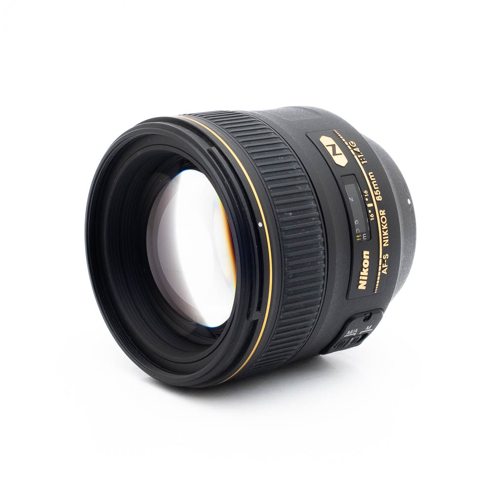Nikon 85mm f14G-2-3 Nikon AF-S Nikkor 85mm f/1.4 G (sis.ALV24%) - Käytetty