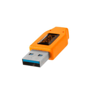 Tether-Tools-TetherPro-USB-C-to-30-Male-B Oranssi Tether Tools TetherPro TetherPro USB-C-3.0 Male-B -laite, jossa on musta ja oranssi merkintä, kuvassa eristettynä valkoisella taustalla.