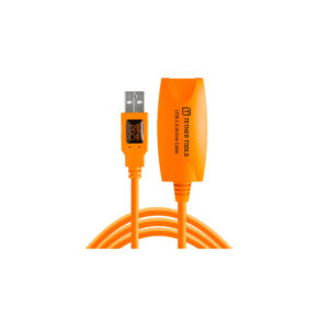 Tether Tools TetherPro USB 2.0 Active Extension Cable 10m on kirkkaan oranssi kaapeli, jonka toisessa päässä on USB-A-liitin ja toisessa päässä Tether Tools -logolla ja tuotetiedoilla varustettu moduuli.