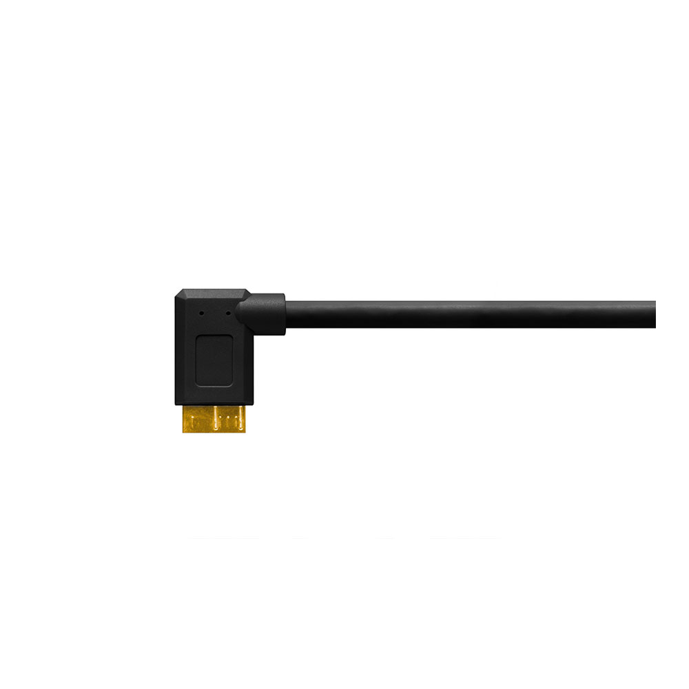 TetherPro-USB-30-to-Micro-B-Right-Angle_musta_02 Tether Tools TetherPro USB 3.0 - Micro-B Right Angle - Musta on musta kaapeli, jossa on suorakulmainen liitin ja pieni kullanvärinen pistoke valkoisella pohjalla.
