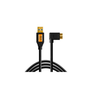 TetherPro-USB-30-to-Micro-B-Right-Angle_musta_03 Tether Tools TetherPro USB 3.0 to Micro-B Right Angle - Musta on musta USB-kaapeli, jossa on suora USB-A- ja Micro-B-liitin, molemmat kullattuja. Kaapeli on alhaalla kierretty.