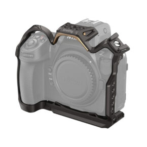 4316 The SmallRig 4316 Night Eagle Cage for Nikon Z 8 is a black cage with metallic accents that fits securely on the Nikon Z 8 camera body, providing protection and multiple attachment points for accessories.