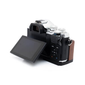 Olympus OM-D E-M10 III-3 Olympus OM-D E-M10 Mark III (SC 3500) + kahva - Käytetty