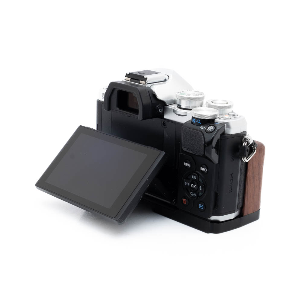 Olympus OM-D E-M10 III-3 Olympus OM-D E-M10 Mark III (SC 3500) + kahva - Käytetty