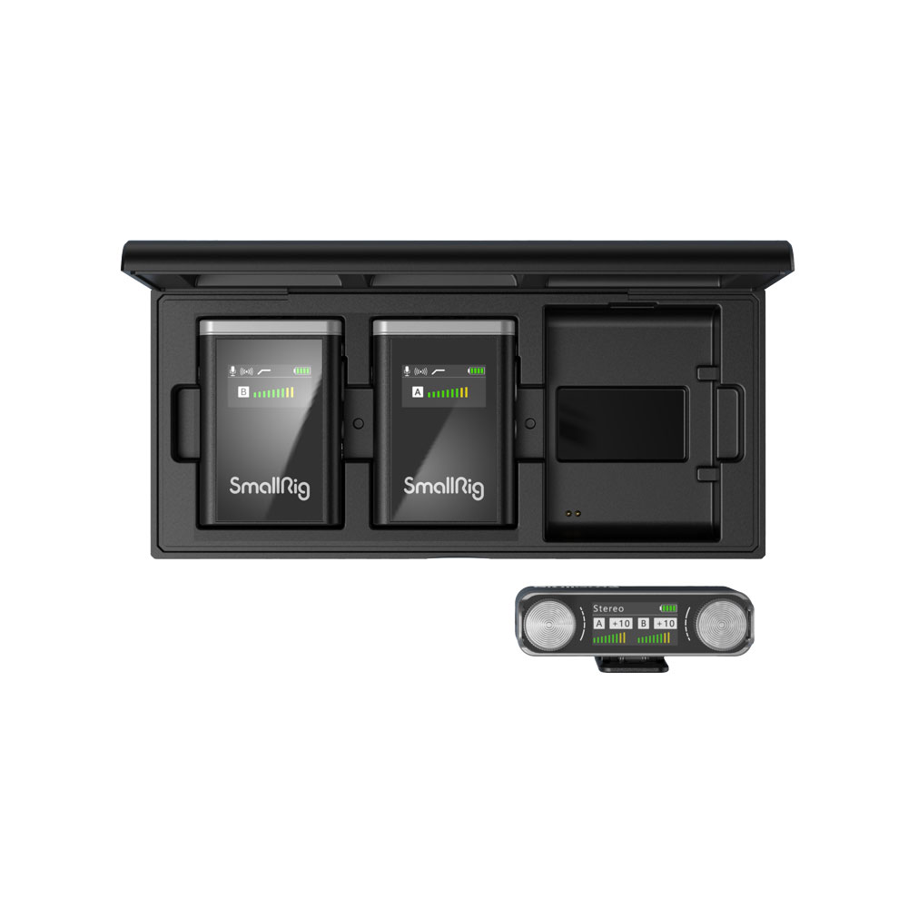 SMALLRIG--3487-Wireless-Microphone-Forevala-W60-01 Ylhäältä alas SmallRig 3487 Forevala W60 -langattoman mikrofonijärjestelmän näkymä, jossa on kaksi lähetintä ja vastaanotin mustassa latauskotelossa sekä vastaanotin erikseen kotelon alla.