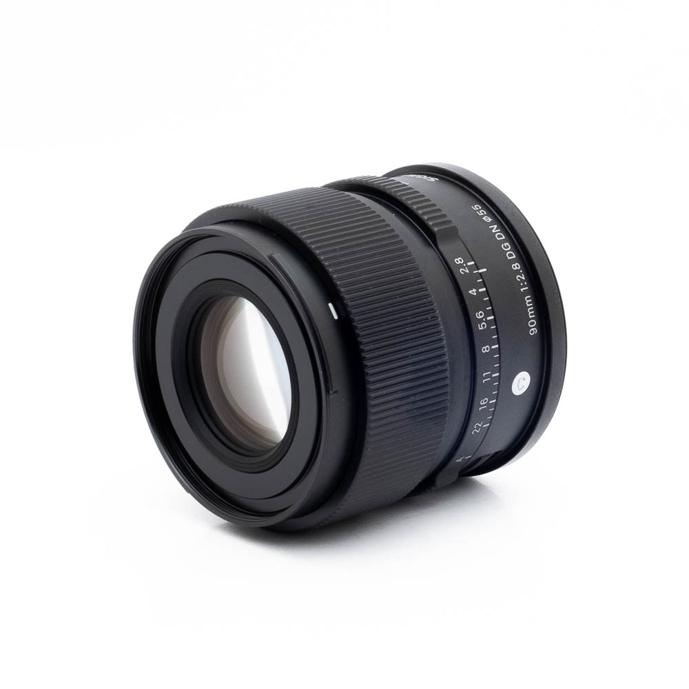 Sigma 90mm f/2.8 C DG DN L-Mount - Käytetty