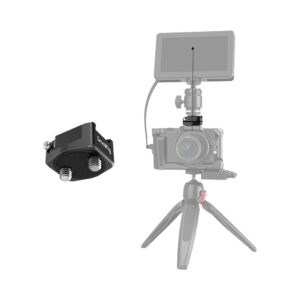 Kaavio, jossa SmallRig 2819 Rotatable Cold Shoe Mount Adapter (2x 1/4") vasemmalla ja kamera, jalusta ja ulkoinen näyttö oikealla. Nuoli osoittaa sovittimesta kameran lisälaiteporttiin.