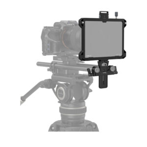 smallrig-3646-Multifunctional-Teleprompter-04 SmallRig 3646 -monitoiminen teleprompteri asennetaan kamerajalustalle digitaalikameran eteen, ja molemmat kiinnitetään nestepääjalustaan. Kamera ja jalusta näkyvät haalistuneina, puoliksi läpinäkyvinä.