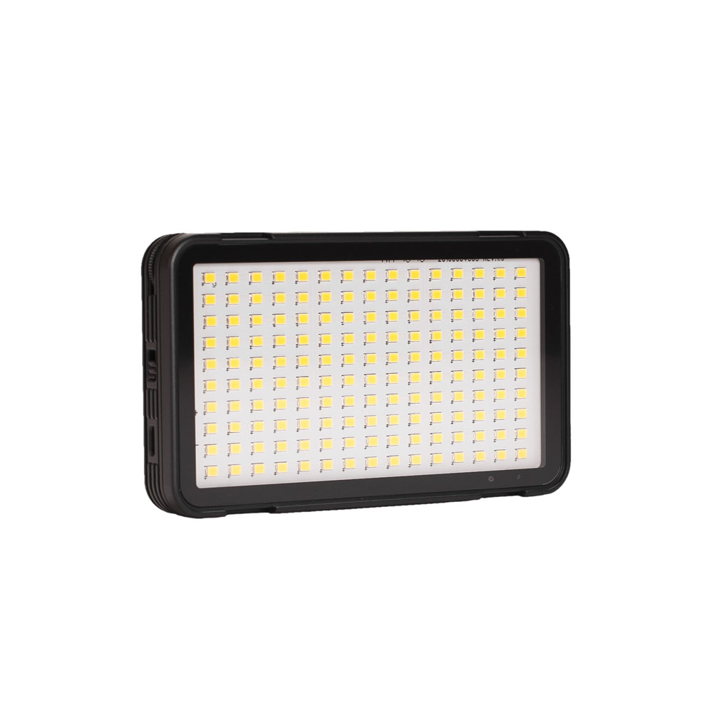 1554880258_207 Godox LEDM150 on suorakulmainen LED-paneelivalaisin, jossa on musta kehys ja useita pieniä LED-valoja ruudukkokuviona sen etupuolella valkoista taustaa vasten.