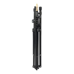 1575289990_166 Godox S30 Light Stand, joka näkyy taitettuna valkoista taustaa vasten, on musta, kokoontaitettava kolmijalka, jonka päällä on kullanvärinen kiinnitysruuvi.