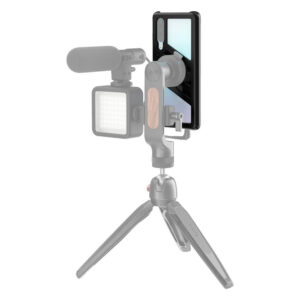 1586155353_575 SmallRig 2430 Pocket Mobile Cage Huawei P30:lle pitää älypuhelimen, ulkoisen mikrofonin ja neliön muotoisen LED-valon tukevasti yhdessä, mikä luo kompaktin, kannettavan vloggaus- tai mobiilisisällön luomiseen tarkoitetun paketin.