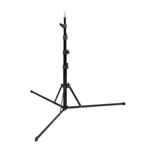1591864782_344 Godox 210F Reversible Leg Light Stand on musta, säädettävä kolmijalkainen jalusta, jossa on kolme pitkää, levennettyä jalkaa ja kultainen kiinnityspiste, joka on ihanteellinen studiovalojen tai valokuvauslaitteiden tukemiseen.