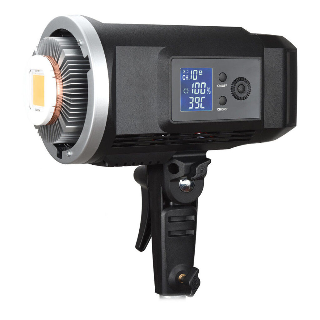 1600153092_388 Godox SLB 60Y -LED-valo on ammattikäyttöön tarkoitettu studion LED-videovalaisin, jossa on digitaalinen näyttö, ohjauspainikkeet, kahvakiinnike, pyöreä jäähdytyselementti ja virran merkkivalo - täydellinen valokuvaukseen tai videotuotantoon.