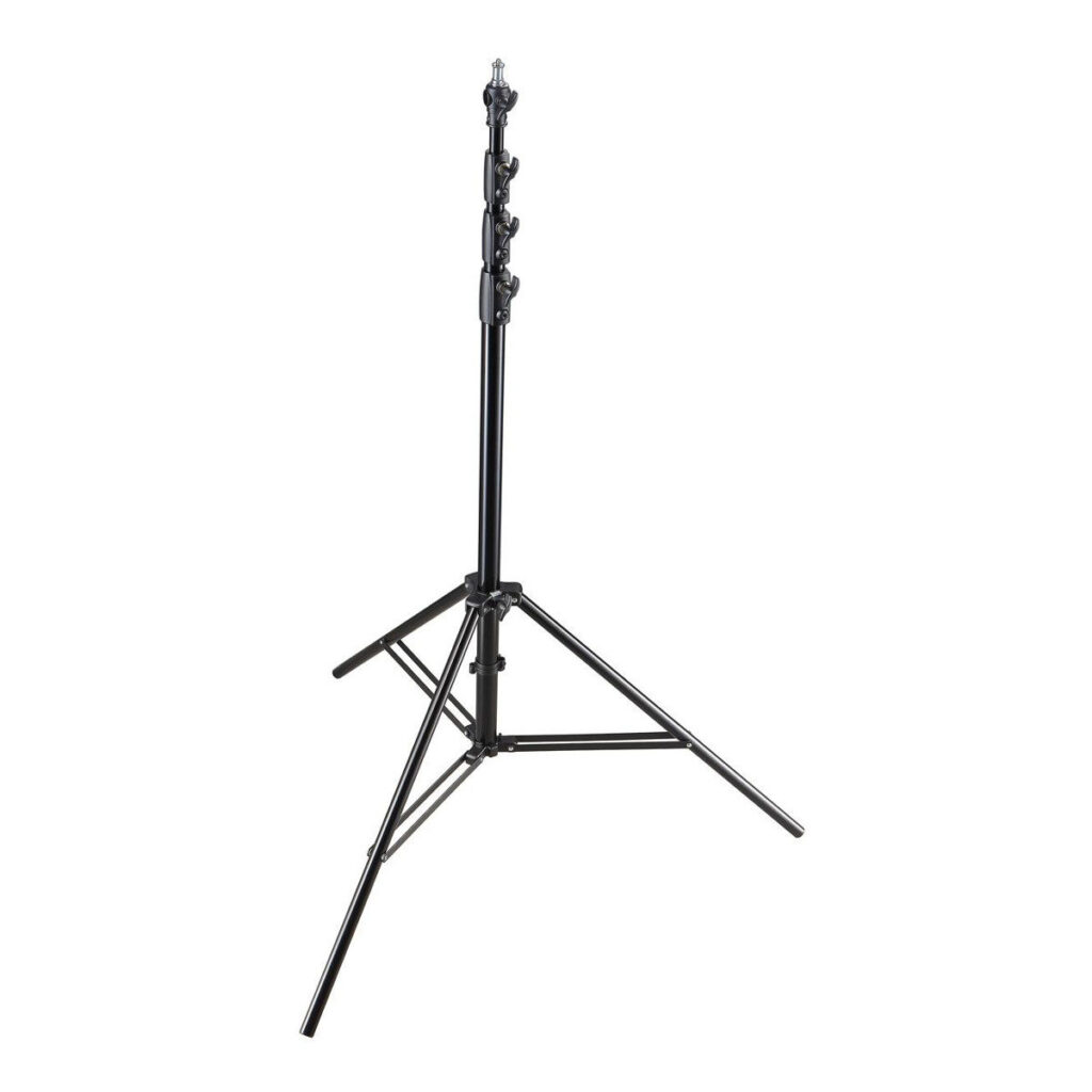 1607928078_205 Godox 380F Heavy Duty Light Stand on musta, säädettävä kolmijalkainen jalusta, jossa on neljä osiota ja kolme pidennettyä jalkaa ja joka sopii erinomaisesti studiovalojen tai valokuvauslaitteiden tukemiseen.