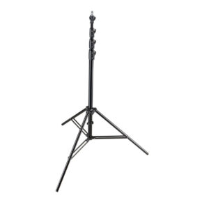 Godox 380F Heavy Duty Light Stand on musta, säädettävä kolmijalkainen jalusta, jossa on neljä osiota ja kolme pidennettyä jalkaa ja joka sopii erinomaisesti studiovalojen tai valokuvauslaitteiden tukemiseen.