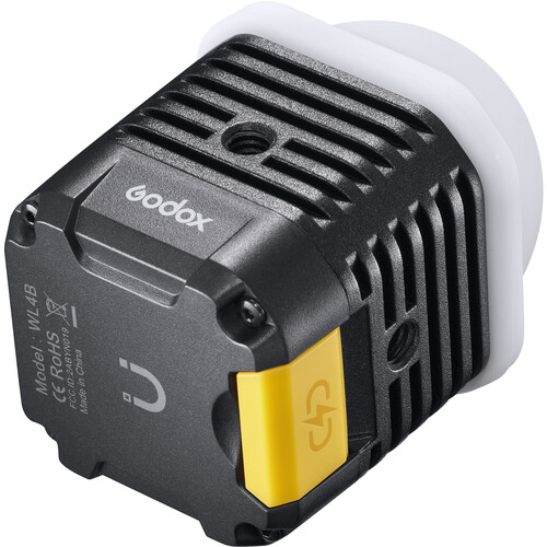 1617973841_710 Godox WL4B vesitiivis LED-valaisin on kompakti, musta LED-valaisin, jossa on tuuletettu kotelo, keltainen vapautussalpa ja valkoinen diffuusorin suojus toisessa päässä - ihanteellinen kannettavaan valokuvaukseen ja videokuvaukseen.
