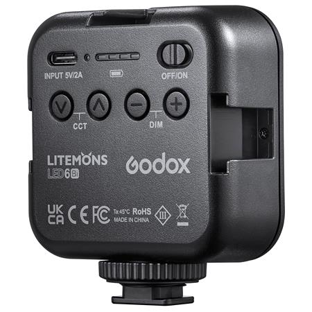 1619619734_364 Godox Litemons LED-valo (Bi Color) LED6Bi on kompakti musta valaisin, jossa on ohjauspainikkeet, kytkin, merkityt portit ja sertifiointimerkinnät takaosassa ja joka on suunniteltu kiinnitettäväksi kameraan tai jalustalle.