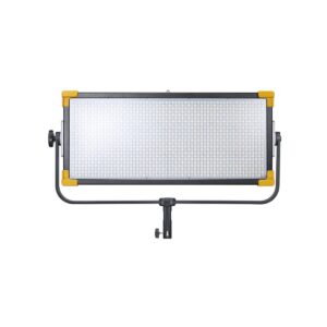 1620217162_680 Godox LED LD150R on suorakulmainen paneelivalaisin, jossa on musta runko, keltaiset kulmakorostukset ja kiinnitysteline, ja se näkyy tavallisella valkoisella pohjalla.