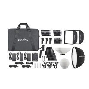 Godox ML KIT2 ML60Bi & ML30Bi Trio Kit -LED-valo on esitetty suuressa kotelossa, jossa on kolme LED-valoa, virtasovittimet, kaapelit, kiinnittimet, heijastimet, valonmuokkaimet, kiinnitystarvikkeet ja kaksi softboxia - kaikki siististi järjestettynä.