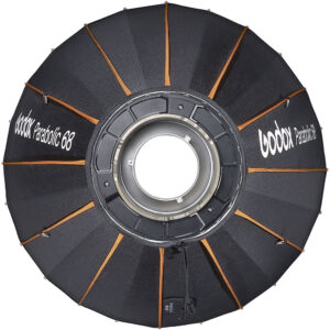 1637062296_247 Musta ja oranssi Godox Parabolic Reflector Zoom Box P68Kit softbox-valonmuokkain, kuvassa etupuolelta keskimmäinen kiinnitysrengas näkyvissä.