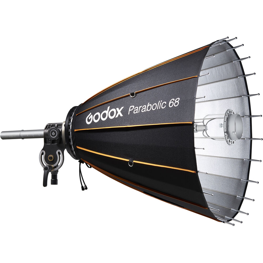 1637062296_346 Godox Parabolic Reflector Zoom Box P68Kit on musta softbox, jossa on oranssit korostukset ja hopeinen sisustus, ja siinä on metallinen kiinnike studiovalaistukseen.