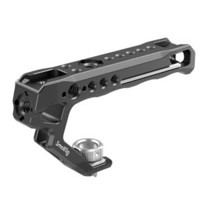 1641981904_923 SmallRig 2165C ARRI Locating Handle on musta metallinen kamerakahva, jossa on useita kierteitettyjä reikiä lisävarusteiden kiinnittämistä varten.