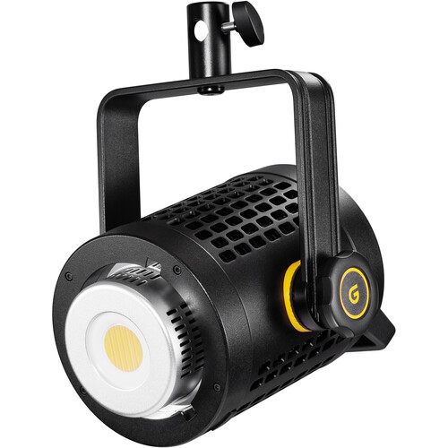 1642770393_552 Godox UL60Bi Silent LED-videovalaisin on musta, lieriömäinen valaisin, jossa on metallikahva, keltaiset aksentit, kotelossa oleva ruudukkokuvioinen tuuletus ja sivussa oleva virtapainike, jossa on G-kirjain.