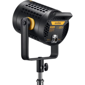 1642770393_677 Godox UL60Bi Silent LED Video Light -LED-valo mustana ja keltaisena on asennettu jalustalle, joka on kuvattu takaa ja jossa on näkyvissä tuuletusaukot, säätöpyörät ja virransyöttö.