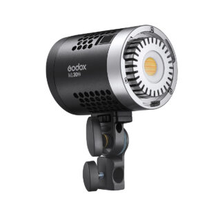 Godox ML KIT2 ML60Bi & ML30Bi Trio Kit LED-valaisin, jossa on lieriömäinen musta runko, jossa on tuuletusreiät ja kiinnitystarvikkeet, näkyy vinossa valkoista taustaa vasten.