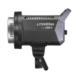 1645166944_774 Mustaa Godox Litemonsin LED-videovalaisinta LA200Bi -LED-valo näytetään sivulta, jolloin sen tuuletusaukot, kiinnityskannatin, ohjauskahva sekä näkyvä tuotemerkki ja malli korostuvat.