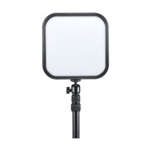 1661503755_732 Godox E-sports LED-valaisin ES30 - Kit1 sisältää neliönmuotoisen paneelin, jossa on pyöristetyt reunat ja joka on kiinnitetty mustaan säädettävään jalustaan, ja joka on esitetty eristettynä valkoisella taustalla.