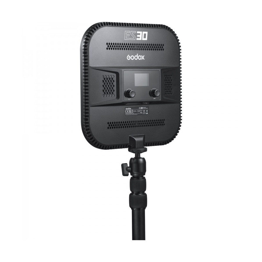 1661503758_272 Musta Godox E-sports LED-valaisin ES30 - Kit1 on asennettu jalustalle, ja se on kuvattu takaa ilmanvaihtosäleiköt, säätönupit ja näyttö ovat näkyvissä.