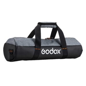 1667991398_123 Godox CB 52 Carry Bag for S60/S60Bi Light Stand -valaisinjalustalle on valokuvauslaitteiden kuljetukseen tarkoitettu sylinterimäinen harmaan ja mustan värinen laukku, jossa on mustat kahvat ja valkoinen Godox-logo.