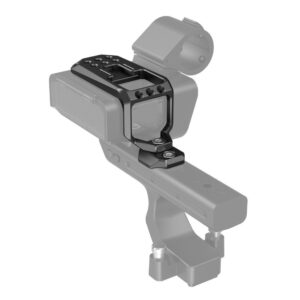 1668512795_394 SmallRig 3990 Top Plate for Sony FX3 XLR Unit on asennettu läpinäkyvään kamerarigiin, mikä korostaa mustan metallisen lisävarusteen muotoilua ja sijaintia.