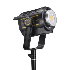1675094457_093 Mustakeltainen Godox VL200II LED-videovalaisin on asennettu jalustalle ja sitä näytetään sivulta, jolloin sen varresta paljastuu virtapainike ja pyöreä LED-paneeli eteenpäin.