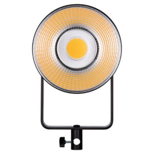 1675239123_392 Godox SL300III LED-videovalaisimessa on pyöreä muotoilu, jossa on keltaisia ja hopeisia keskittyviä ympyröitä, ja se on asennettu mustaan säädettävään jalustaan, ja se on kuvattu etupuolelta valkoista taustaa vasten.