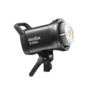 1676458962_387 Mustassa Godox SL60IIBI LED-videovalaisimessa -LED-valo on kahva ja kiinnityskannatin, joka näkyy vinossa valkoisella pohjalla.