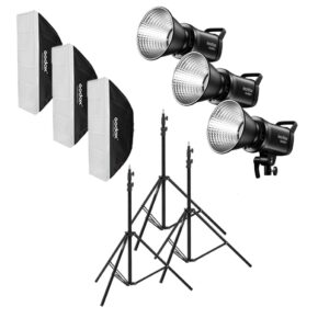 1681462469_280 Godox SL60IID Trio kit - LED-valo sisältää kolme mustaa studiovaloa, kolme valaisinjalustaa ja kolme suorakaiteen muotoista softboxia Godoxin tuotemerkillä, jotka näkyvät erikseen valkoisella pohjalla.