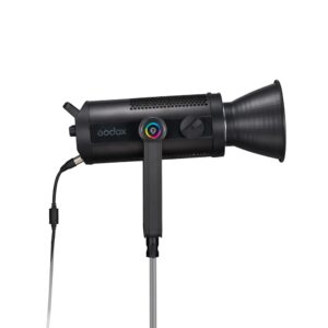 1683018529_964 Musta Godox SZ300R Zoom RGB LED RGB -LED-videovalaisin -LED-valo, jossa on kartiomainen heijastin, säätönuppi ja virtajohto, näkyy sivulta valkoisella pohjalla.
