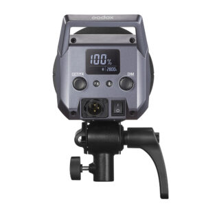 1685526593_963 Godox Litemons LA150Bi Bi-color Duo Kit -LED-valo -valaisimen takanäkymä, jossa on digitaalinen näyttö, jossa näkyy 100 % ja 2800K, sekä ohjauspainikkeet ja säätönupit mustassa kiinnikkeessä.