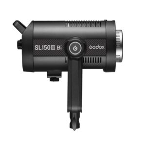 1687514031_603 Godox SL150IIIBI LED-videovalaisin -LED-valo mustana, jossa on tuuletusaukot, säätönuppi ja kiinnitysteline, näkyy sivulta valkoisella pohjalla.