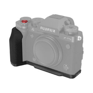 1688479300_462 Fujifilm X-T5 -kamerassa, jossa on kuvioitu musta kahva ja punainen laukaisinpainike, on SmallRig 4260 L-Shape Grip for Fujifilm X-T5 (Black) -kahva, joka on kiinnitetty kameran rungon pohjaan ja sivulle.