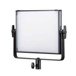 1689239489_615 Godox KNOWLED LDX50R -paneelivalaisin RGBWW on suorakulmainen LED-paneeli, jossa on himmeä valkoinen diffuusori ja joka on asennettu mustaan säädettävään U-muotoiseen kiinnikkeeseen, jossa on kallistusnupit ja pohjaan kiinnitys.
