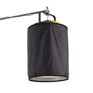 Godox P600BHSSS Black Opaque Skirt for P600Bi Hard on sylinterin muotoinen kangaslisälaite, joka kiinnitetään valaisinlaitteisiin ja auttaa hallitsemaan ja hajottamaan valoa valokuvauksessa tai elokuvissa.