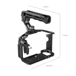 1689777457_611 SmallRig 4198 Cage Kit for Sony Alpha 7 III/Alpha 7R III on musta häkki, jossa on yläkahva, useita kiinnityspisteitä ja tarkat mitat: Se on suunniteltu pitämään kamerasi tukevasti paikallaan ja täydentämään sitä.
